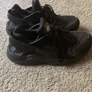 Black huaraches nike